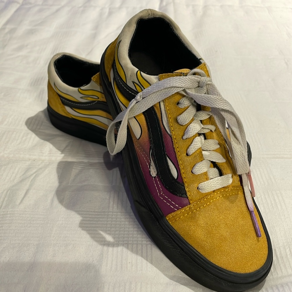 Vans Old Skool Flame Banana Skate Shoes 
Yellow/Black/Purple Size 5.5